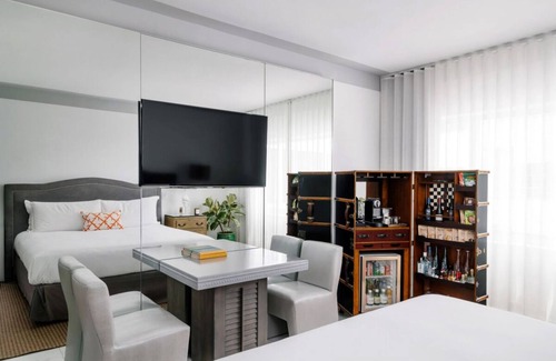 City Center Resort | Tropical Getaway! 3 Units for Groups, Outdoor Pool, Beachfront Property