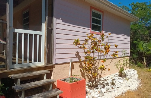 Morris Settlement Cottage | Tropical Hideaway - walk to the beach! FALL SPECIAL!
