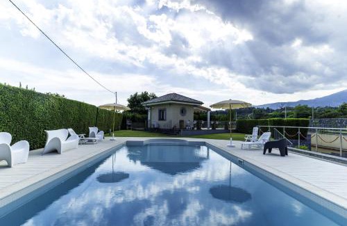 Carruba House | Tropical House