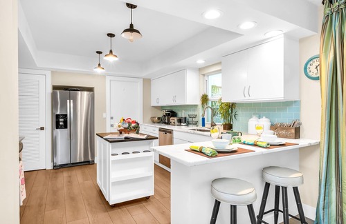 Palm Beach Gardens House | Tropical Mango Bungalow | Pool + Close to Beach!