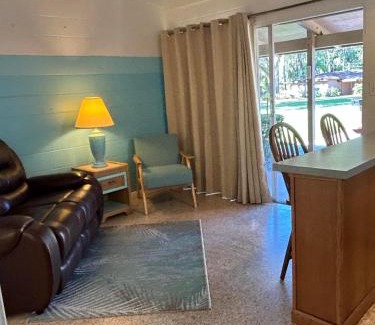 DeLand Resort | Tropical Marina & Resort on Lake Beresford