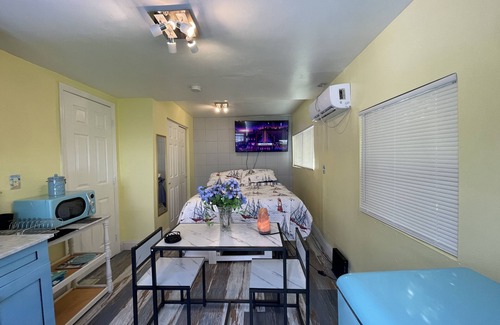 Mango Groves Apartment | Tropical Maritime 1.5 mi to beach & 0.3 mi to downtown