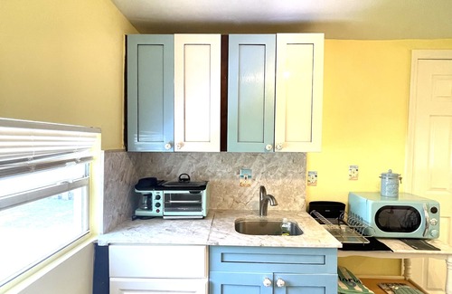 Mango Groves Apartment | Tropical Maritime 1.5 mi to beach & 0.3 mi to downtown