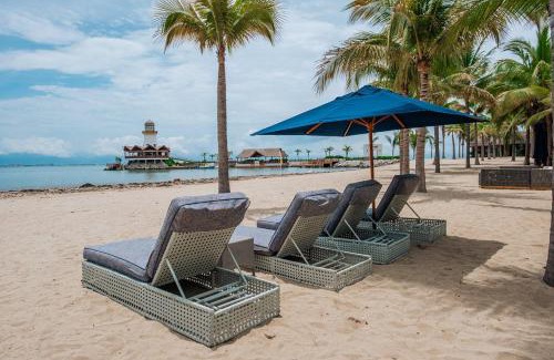 La Puntilla Apartment | Tropical Oasis with private Pool, BBQ, Beach Access and Housekeeping service INCLUDED