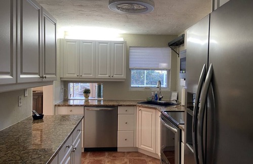 Sarasota House | Tropical Oasis 5 min to Siesta Key, Private Salt Water Pool w Lanai!