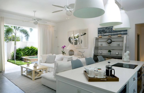 Porters House | Tropical Oasis Near Beach with Pool - Footprints North