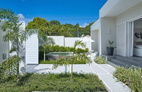 Porters House | Tropical Oasis Near Beach with Pool - Footprints North