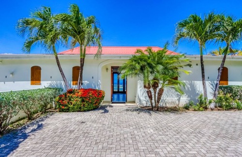 Oyster Pond House | Tropical Oasis in St. Martin 5 min to beach! Huge private pool+panoramic views!