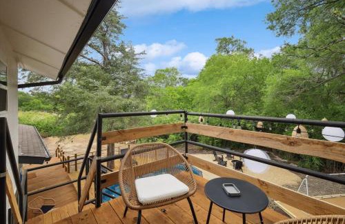 Lancaster House | Tropical Oasis - Pool + Beach Volleyball + Firepit