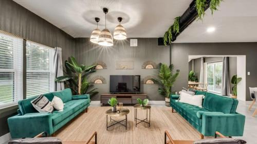 Lancaster House | Tropical Oasis - Pool + Beach Volleyball + Firepit