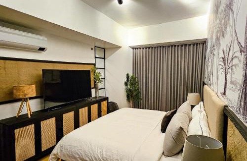 Bonifacio Global City Apartment | Tropical Oasis w/the best view of BGC + Netflix