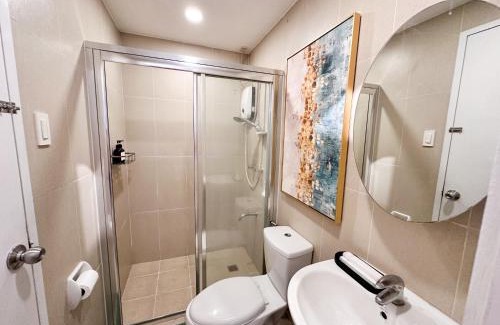 Bonifacio Global City Apartment | Tropical Oasis w/the best view of BGC + Netflix