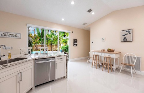 Boynton Beach House | Tropical Oasis W/Heated Pool 2 miles to the Beach