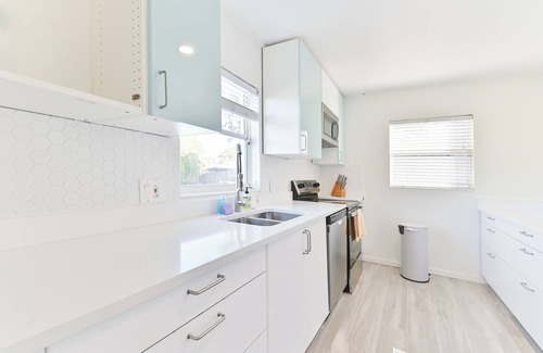 Kenneth City House | Tropical oceanfront Oasis, 2 BR with Saltwater pool in Florida