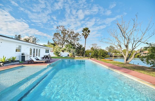 Kenneth City House | Tropical oceanfront Oasis, 2 BR with Saltwater pool in Florida