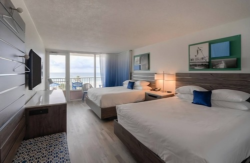 Fort Walton Beach Hotel | Tropical Paradise Nestled by Wild Willy's Adventure Zone with Outdoor Pool