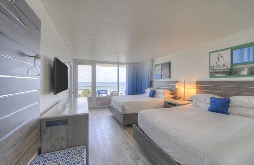 Fort Walton Beach Hotel | Tropical Paradise Nestled by Wild Willy's Adventure Zone with Outdoor Pool