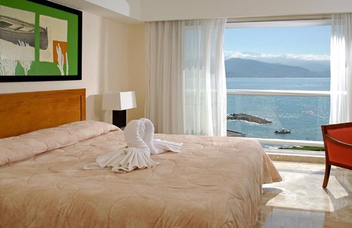 Isla Iguana Resort | TROPICAL PARADISE AT MAYAN PALACE PUERTO VALLARTA