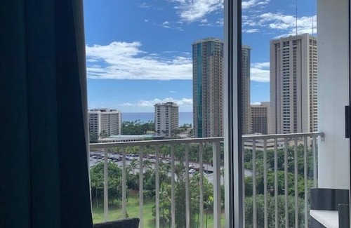 Waikiki Apartment | Tropical Paradise Getaway Ocean & Lush Tropical Views Pool, BBQ & WI-FI Inn on the Park 1503