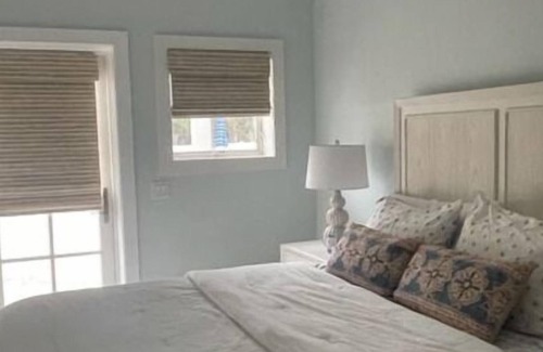 Vanderbilt Beach Cottage | Tropical Paradise near Vanderbilt Beach and Ritz Carlton