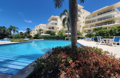 West Coast Condo | TROPICAL PARADISE ON THE BEACH