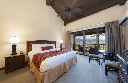 Princeville Hotel | Tropical Paradise Retreat in Princeville! Full Kitchen, Swimming Pool!