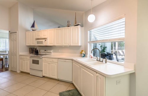 Sebastian Highlands House | Tropical Perfection! 3 BR/2 BA & HEATED POOL! Close to beaches, WiFi