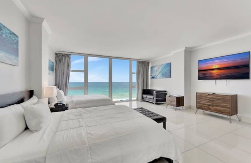 Galt Mile Resort | Tropical Retreat! Luxurious Stay with Pool, Spa & Yoga by the Sea