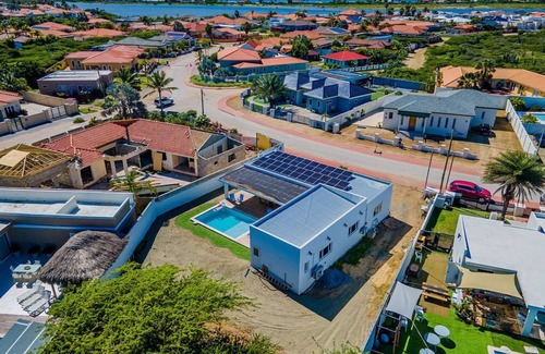 Esmeralda Villa | Tropical Vibes ~ Brand-New Villa ~ Pool and Patio!