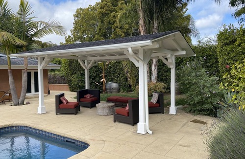 Santa Barbara House | Tropical Villa. Pool & Hot Tub. 5 Minutes to Beach or Downtown!