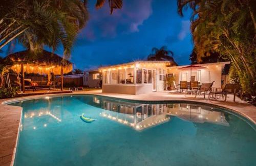 Beachway Estates Villa | Tropical Waters Hideaway - Pool Tiki & Lounge