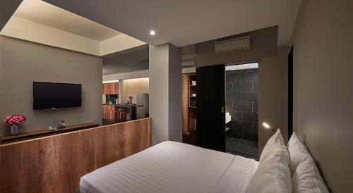 Downtown George Town Hotel | Tropics Eight Suites