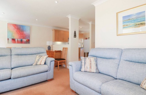 Falmouth Cottage | TROUTS REACH, family friendly, with a garden in Budock Water