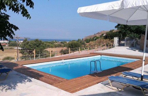 Petra Villa | Troyan Hill Type Mais, Garden, Panoramic View & Pool for 2 to 5 adults