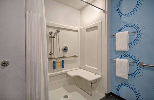 Auburn Hotel | Tru by Hilton Auburn