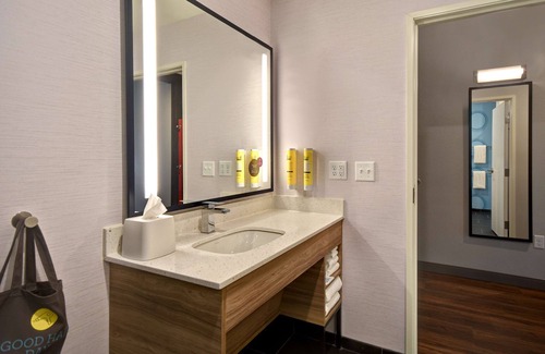 Auburn Hotel | Tru by Hilton Auburn