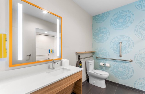 Northeast Pensacola Hotel | Tru By Hilton Pensacola I-10 North Davis Highway