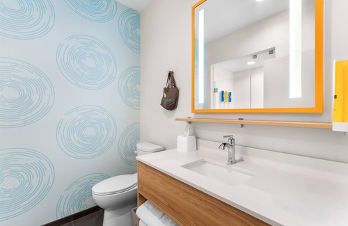 Northeast Pensacola Hotel | Tru By Hilton Pensacola I-10 North Davis Highway