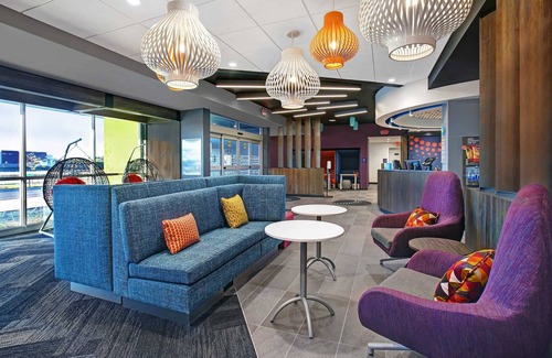 Rossford Hotel | TRU by Hilton Perrysburg Toledo, OH