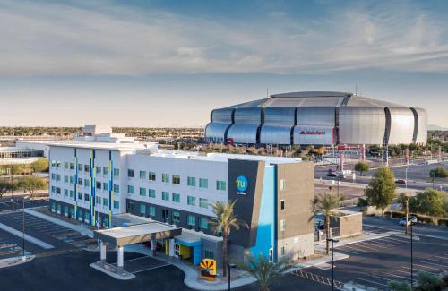 Glendale Sports and Entertainment District Hotel | Tru By Hilton Phoenix Glendale Westgate