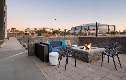 Glendale Sports and Entertainment District Hotel | Tru By Hilton Phoenix Glendale Westgate