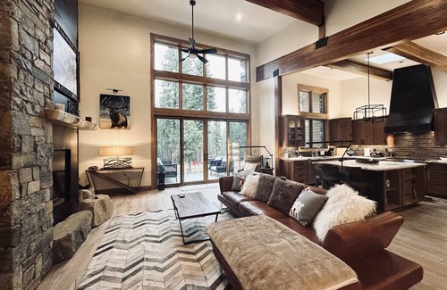 Truckee House | Truckee Modern Mountain Home on 1.4 acres, Surrounded by Pines!