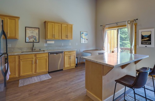 Truckee Condo | Truckee Retreat w/Fireplace & Community Amenities