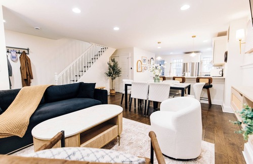 Historic Downtown Apartment | True 2-bed - 20 mins to NYC! Luxury Brownstone