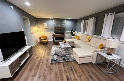 Naperville House | True: NEW Phenomenal 5BR-2BT Spacious House with Playground