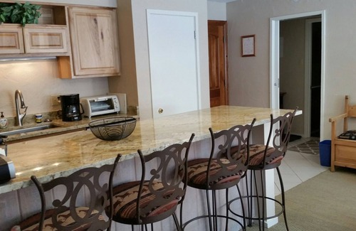 Vail Condo | TRUE Ski-in/Ski-Out - Deluxe On-Slope Resort -Stunning Views - Pool - Hot Tubs!