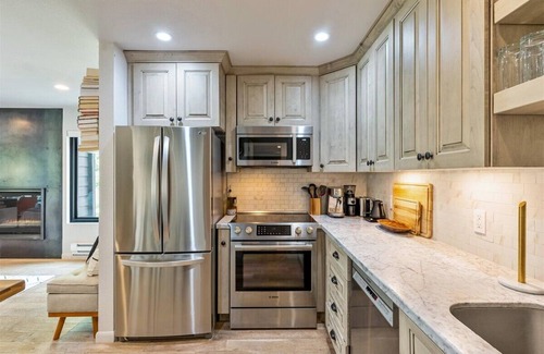 Park City Condo | True ski in with mountain & pond views, sauna & hot tub.