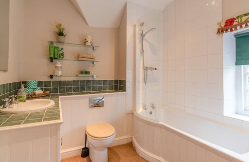 Cheltenham Cottage | Truffles Cottage - sleeps 4 guests in 2 bedrooms