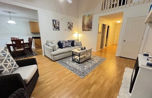 Smyrna House | Truist Park Townhome Escape