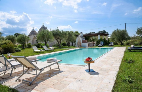 Martina Franca Villa | Trulli Martina with pool and garden